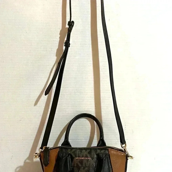 Michael kors logo small crossbody handbag - Picture 9 of 12